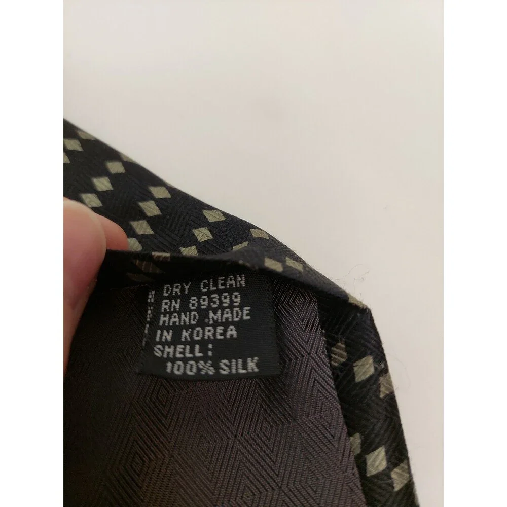 Tongue Tied men tie
